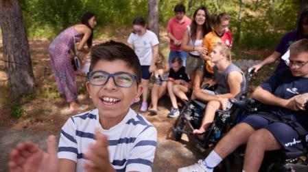 Alumnos del centro de educación especial Isterria (Ibero), durante un campamento de verano, en sus propias instalaciones.