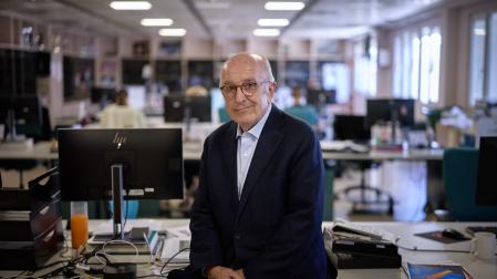 El exministro, excomisario y exvicepresidente de la Comisión Europea Joaquín Almunia, en la redacción de Diario de Navarra el viernes por la tarde, cuando tuvo lugar esta entrevista