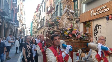 Imagen de la Virgen del Camino, en procesión por las calles de Pamplona