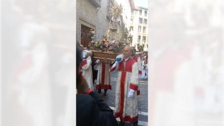 La Virgen del Camino, 'Reina' de Pamplona, desfila por las calles del Casco Viejo