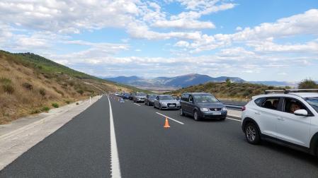 Atasco provocado por el accidente en la A-21