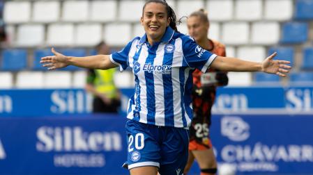 Ainhoa Guallar celebra su estreno goleador en Liga F