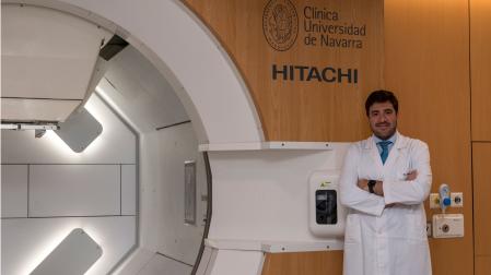 El Dr. Enrique Amaya, especialista de la Unidad de Protonterapia del Cancer Center Clínica Universidad de Navarra.