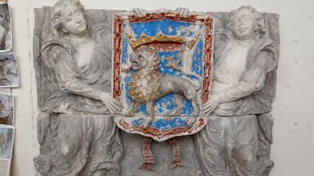 Una réplica del escudo original de Pamplona presidirá el zaguán del Ayuntamiento con motivo del Privilegio de la Unión