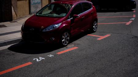 Primer día de zona de estacionamiento regulado en la calle Joaquín Beunza