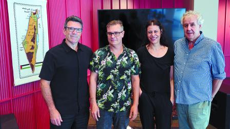 Desde la izquierda, Ignacio Fernández Galindo (NAK), Sergio Sánchez (artista), Yolanda Campos (NAK) y Bingen Amadoz (periodista), este martes en Civican