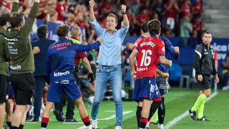 Luis Miguel Ramis celebra la victoria contra el Getafe tras el pitido final.j.p. urdíroz