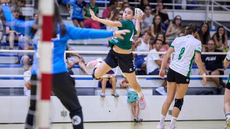 Fotos del partido Anaitasuna-Beti Onak de Balonmano disputado en Noáin