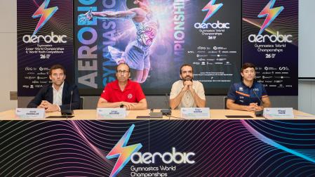 De izquierda a derecha; Jesús Garballo (Presidente de la RFEG), Jorge Aguirre (director gerente del IINDAF), Íñigo Gómez (director del área de Cultura, Fiestas y Deporte del Ayuntamiento de Pamplona) y Miquel Mañé durante la rueda de prensa celebrada este jueves.