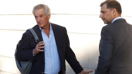 El presidente de Acciona, José Manuel Entrecanales, ha acudido este viernes al Palacio de Justicia de Navarra para declarar como investigado por su incomparecencia en dos ocasiones ante la comisión de investigación del Parlamento de Navarra