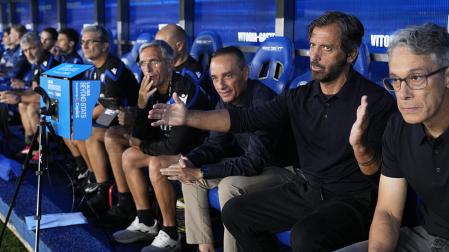 El entrenador del Alavés Enrique Sánchez Flores durante el partido de Liga de Primera División contra el Villarreal en Mendízorroza