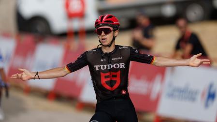 El ciclista alemán Marco Brenner (Tudor), celebra su victoria en la meta de la 14ª etapa de La Vuelta a España