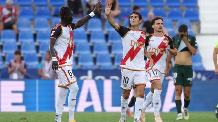 Los jugadores del Rayo Vallecano, Pathé Ciss (i) y Sergio Camello celebran el segundo gol del equipo madrileño frente al Racing de Santander