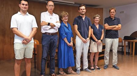 El concejal de Falces Iván Juguera, Javier Andreu, presidente de la Sociedad de Estudios Históricos de Navarra, Carmen Jusué, Javier Larequi, María García-Barberena y Javier Armendáriz