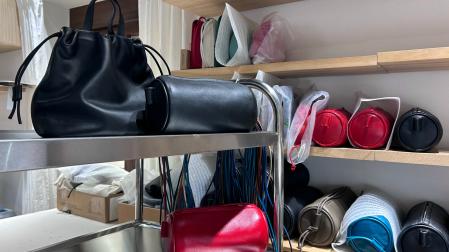 Los bolsos llevan nombres de mujer, como 'Alma', 'Rafaela' o 'Irene'