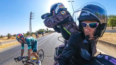 Torres, grabando una carrera ciclista