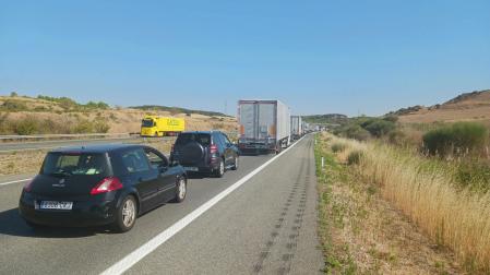 Retenciones tras el accidente en la AP-15, en Olite