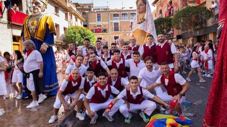 Calor, alegría, celebraciones y bailes en el arranque de las fiestas de Cintruéngio este lunes 7 de septiembre