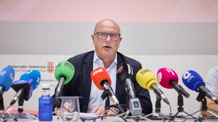 El consejero de Educación, Carlos Gimeno, este martes en la rueda de prensa