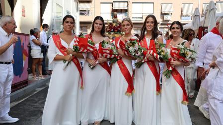 Foto de la procesión, damas de honor y quintos del 2027 en Azagra