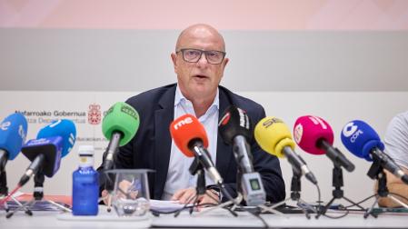 El consejero de Educación, Carlos Gimeno, en la rueda de prensa que dio sobre el informe Pisa 2025.