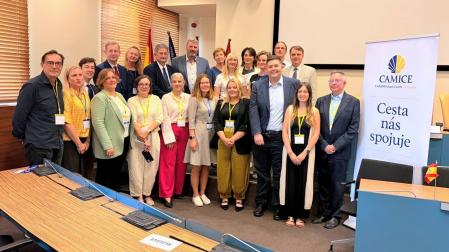 Encuentro de los representantes de España y República Checa con la alcaldesa de Estella, Marta Ruiz de Alda, representando a la ciudad.