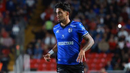 Iker Benito, en un partido reciente con el Querétaro