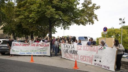 Protesta contra los recortes en transporte escolar en Aezkoa y Basaburua