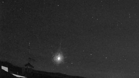 El meteoroide alcanzó la atmósfera a 64.000 km/h cerca de Etxaleku con una masa de 1 kg y concluyó su fase luminosa con 9 g, tras sobrevolar Andoain y Zarautz