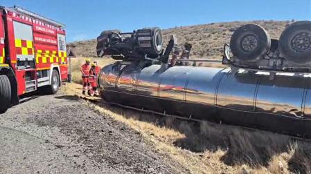 El camión, tras sufrir el accidente
