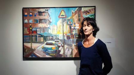 La artista de Viana Yohana Soldevilla, ganadora del Premio de Pintura al Aire Libre de Tudela, con su cuadro