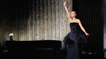 Tras seis años de ausencia, Céline Dion regresó triunfal al escenario en París, en una noche cargada de emoción que marca el comienzo de una serie de 26 conciertos