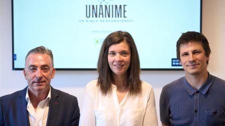 Desde la izquierda, Miguel Bujanda, Esther Burgui y Augusto Cressatti
