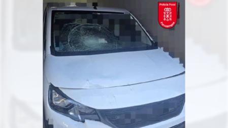 Imagen de la furgoneta con la que intentó atropellar al hombre