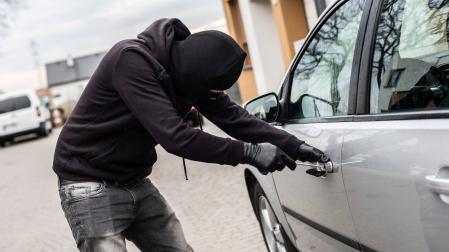 A: 123RF F: 23-1-25 P: ROBO DE VEHÍCULOS L: SUPLEMENTO SEGURIDAD T: SUPLEMENTO SEGURIDAD Car thief, car theft Las sustracciones de vehículos aumentaron un 5,4% en los primeros nueve meses de 2024. 123RF