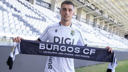 Jon Karrikaburu durante su presentación como nuevo jugador del Burgos
