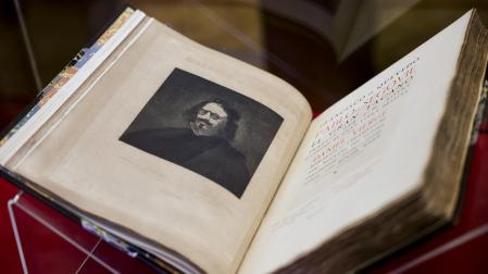 Vista de uno de los libros que forman parte de la exposición 'La novela picaresca. 400 años del Buscón de Francisco de Quevedo', organizada en colaboración con el Museo de Quevedo y el Ayuntamiento de Torre de Juan Abad (Ciudad Real) este miércoles en Toledo.