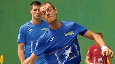 Laso golpea la pelota