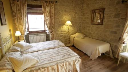 Habitación del Hotel Rural Ana de Navarra en Miranda de Arga