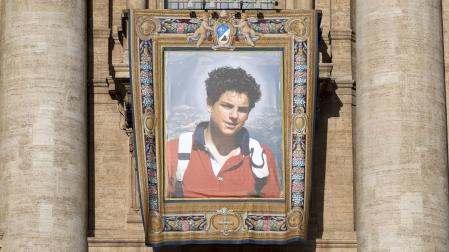 Una imagen de Carlo Acutis en el Vaticano, el 7 de septiembre de 2025, día en que fue canonizado.