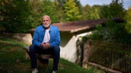 Alejandro Palomas, fotografiado el 7 de septiembre en el Señorío de Bertiz, donde tuvo lugar la entrevista