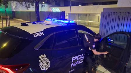 Asistencias, en el exterior de la clínica Padre Menni