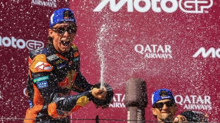 Pedro Acosta celebra la victoria en el GP de Austria
