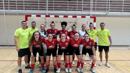 Las jugadoras del Lacturale Orvina, tras el empate cosechado.