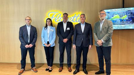 De izda. a dcha..: Javier Les, Agurtzane Martínez, Juan Luis García, Jorge Moreno y Pedro Fernández durante la visita a Florette