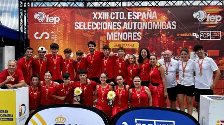Los integrantes de las selecciones masculina y femenina de Navarra en el Campeonato de España por Selecciones Autonómicas de Menores