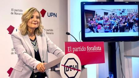 La presidenta de UPN, Cristina Ibarrola, en la rueda de prensa en la que ha presentado las 28 enmiendas registradas por su partido a la ley de víctimas del terrorismo