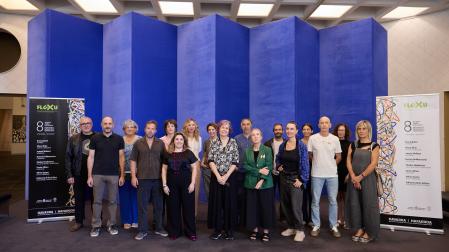 Artistas, comisaria, autoridades y representantes de ayuntamientos, ayer en el Museo de Navarra durante la presentación.