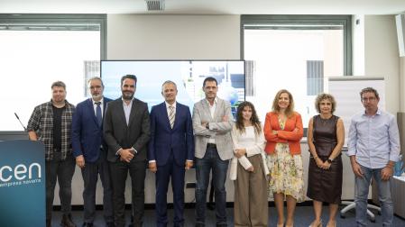 De izquierda a derecha, Ander Orduña Palacios (Conservas Rosara), José Luis Aldaba (ISS), Íñigo Alli (Benco Sostenibilidad), Manuel Piquer (CEN), Álex Uriarte Etxeberría (IED), Mercedes Villamides Gordo (Nateco), Raquel Millán (AON), Teresa Casis Blanco (CaixaBank) y Alberto Medinabeitia (Arantza Hotela)