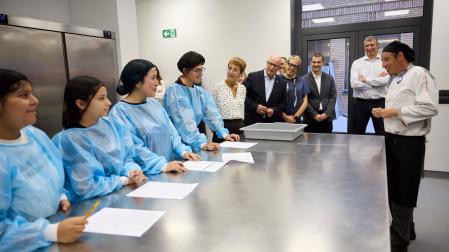 Visita de la presidenta María Chivite a los nuevos ciclos de Cocina y Gastronomía y Servicios de Restauración de ETISan Juan de Tudela